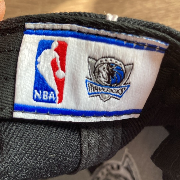 EUC NBA Black Small Medium Fitted Dallas Mavericks Hat - Picture 7 of 8